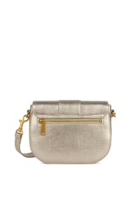 Borsa a tracolla metallic oro con finitura testurizzata, dotata di tasca frontale con zip e tracolla removibile. Forma compatta e arrotondata.