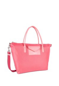 Borsa a tote in tessuto rosa con doppio manico superiore e tracolla removibile. Presenta una tasca frontale testurizzata e dettagli in metallo color argento.