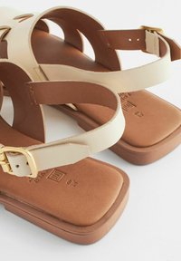 Next FOREVER COMFORT - Sandaalit nilkkaremmillä - cream gold