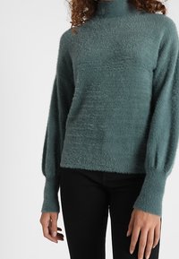 Noisy May Sweter