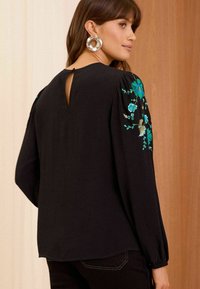 Love & Roses REGULAR FIT - EMBROIDERED LONG SLEEVE  - Pusero - black