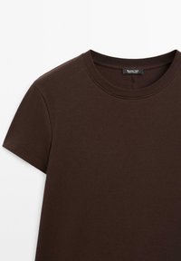 Dark brown short-sleeve cotton T-shirt with round neckline and visible stitching, tag labeled "Massimo Dutti Made in Portugal."