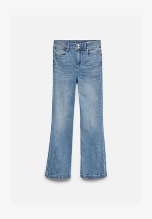 Lyseblå denim jeans med høj talje, dobbelt knaplukning, lommer foran og bagpå samt let udvidede ben.