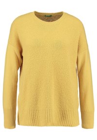 Žlutý svetr se strukturovaným pletením, kulatým výstřihem a dlouhými rukávy. Obsahuje vroubkovaný lem a manžety, což zajišťuje volný, uvolněný střih.