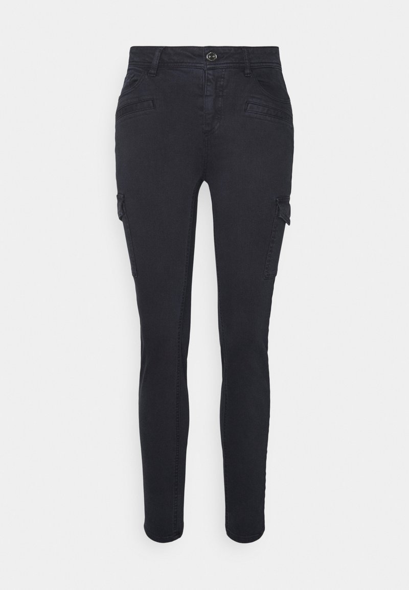 Sorte denim cargo bukser med slim fit, der har to sidelommer, to baglommer og en lynlås cargo lomme på låret.