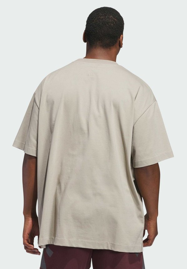 BASKETBALL - Print T-shirt - putty beige2