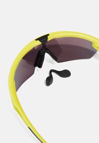 Oakley SPHAERA UNISEX - Sonnenbrille - matte yellow/prizm road