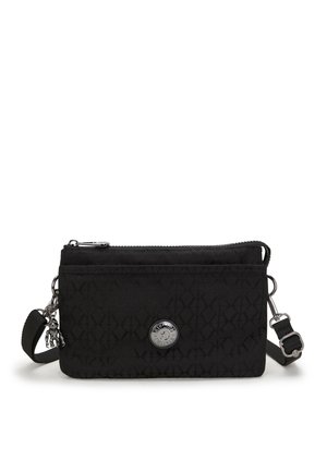 Borsa a tracolla nera strutturata con tracolla regolabile, chiusura con zip, tasca frontale, logo circolare argentato e piccolo charm a forma di scimmia.