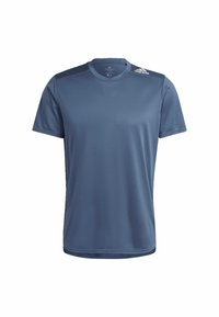 T-shirt de sport bleu en tissu anti-humidité, avec des manches courtes, un col rond, et une texture subtile avec un détail de logo sur l'épaule.