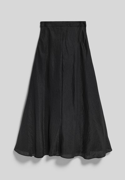 Jupe noire taille haute en A avec un tissu subtilement texturé et une ceinture lisse, s’évasant doucement vers l’ourlet.