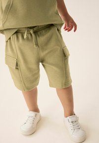 Next SHORT SLEEVE SET - REGULAR FIT - Pulover s kapuco - khaki green
