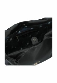 Borsa a tracolla in pelle nera con superficie texturizzata, dotata di un ampio interno foderato con tessuto a motivo logo e una tasca con zip per l'organizzazione.