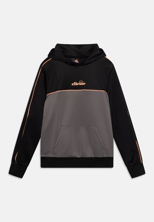 Hættetrøje med sort overdel, grå krop og orange accenter, med en frontlomme og ribstrikkede ærmekanter for et tætsiddende look.