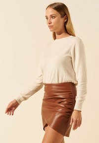 BENOA LAURETTE - Minijupe - brun camel