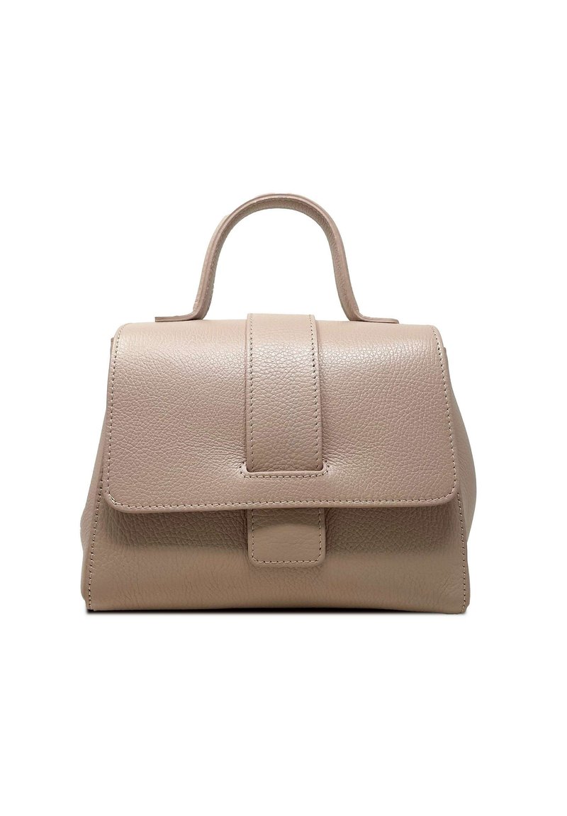 Beige läderhandväska med en strukturerad design, rektangulär form, handtag upptill och ett framfällbart lock. Texturerad yta med synliga stygn.