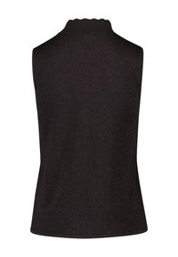 Černý top bez rukávů vyrobený z lesklého materiálu se zdobeným límečkem a přiléhavým střihem. Hladká textura, bez viditelných vzorů nebo kovových prvků.