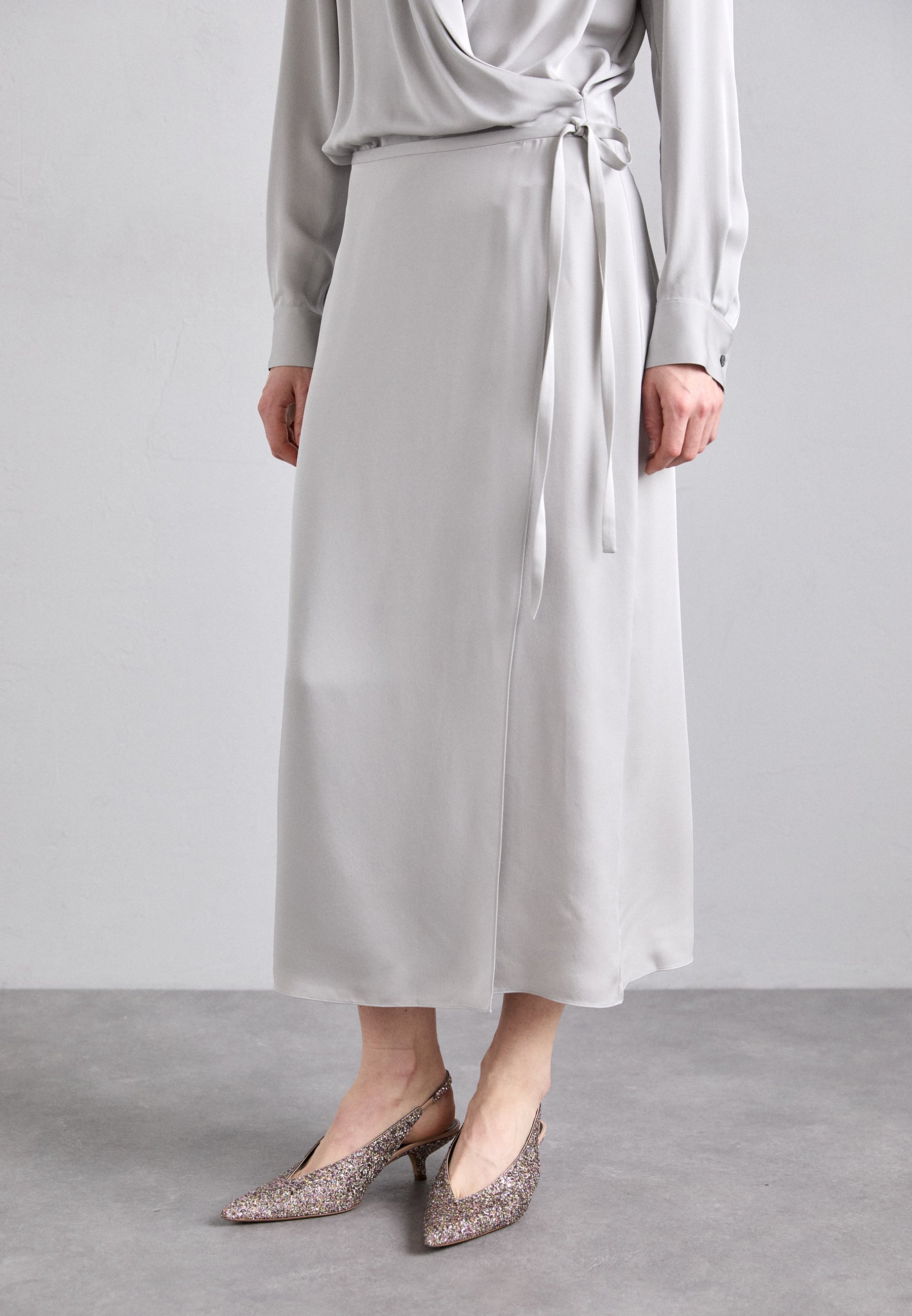 Theory TIE WRAP - Wrap skirt - platinum/light grey - Zalando