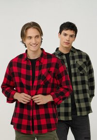 Terranova PACK 2 A QUADRI - Camicia - 1x Rosso, 1x Salvia