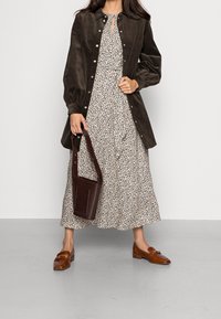 Closet Robe de soirée - beige