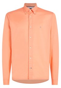 Camicia a maniche lunghe in cotone pesca con colletto, bottoni bianchi e un piccolo logo sul lato sinistro del petto. Texture liscia e cuciture uniformi.