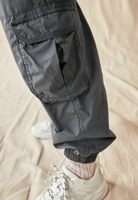 Next PARACHUTE - REGULAR FIT - Cargobukser - charcoal grey