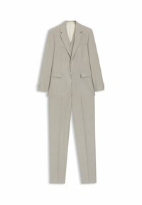 Costume trois pièces gris clair avec veste à revers cranté, gilet assorti et pantalon droit, posé à plat sur fond blanc.