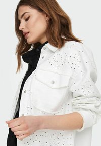 ONLY BRUSTTASCHEN - Jeansjacka - bright white
