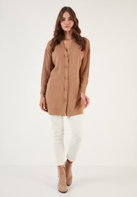 LELA Cardigan - camel