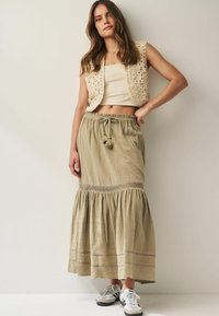 Next TIERED  REGULAR FIT - Jupe longue - khaki green