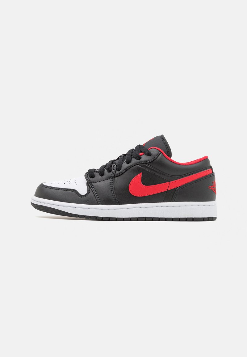 Jordan AIR JORDAN 1 LOW - Trainers - black/fire red/white/black