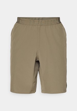 Khaki shorts med en blød tekstur, elastisk talje med "BJORN" i en tonet farve og ventilationsåbninger på siden.