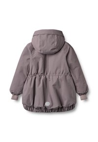 Gaiši violeta pūkaina jaka ar kapuci, elastīgu vidukli un ribotām aprocēm. Gluda auduma ar savilktu apakšu un apļa formas logotipa detaļu aizmugurē.