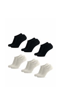 Sex par ankle socks: tre svarta och tre vita. Alla har en mjuk, jämn textur och en enkel design utan synliga mönster.