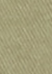 Tissu beige texturé avec un motif de tissage diagonal, montrant une surface douce et légèrement duveteuse.