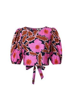 Blouse courte à manches bouffantes, nouée à la taille, avec un motif floral audacieux en rose, marron et noir.