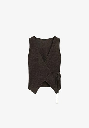 Gilet avvolgente senza maniche di colore marrone scuro, realizzato in tessuto texturizzato con scollo a V e dettaglio laterale annodato. I bordi sono leggermente sfrangiati.