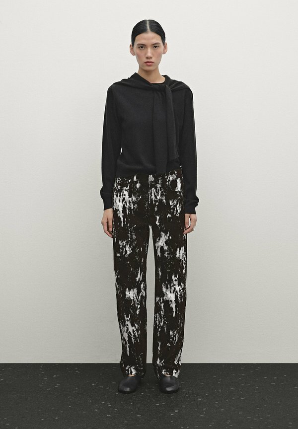 LOOSE-FIT  - Flared Jeans3