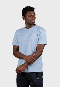 Trendsplant ESSENTIAL  - Jednoduché tričko - light blue