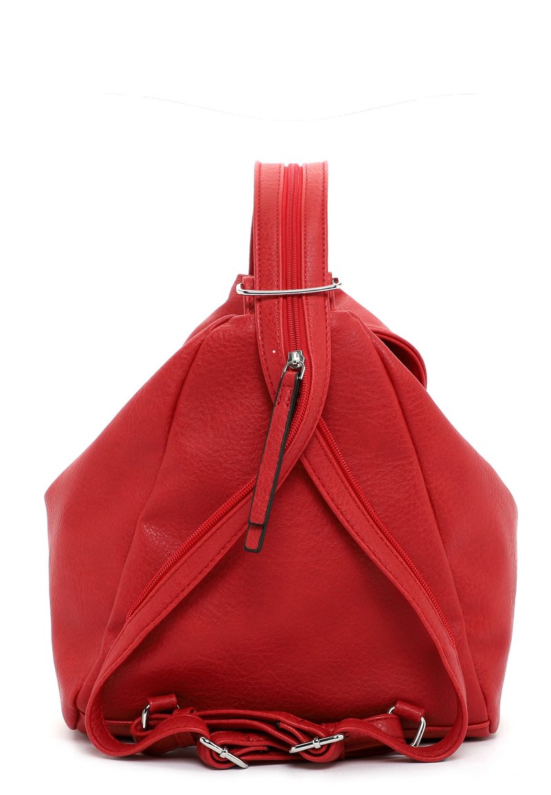 Zaino in pelle rossa con una forma triangolare unica, dotato di chiusura superiore con zip, tracolla regolabile e superficie testurizzata.