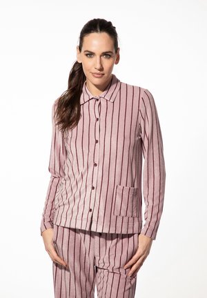 Roze gestreepte lounge-outfit van zachte stof, met een kraag met knopen aan de voorkant en bijpassende broek, met een gestructureerde afwerking.