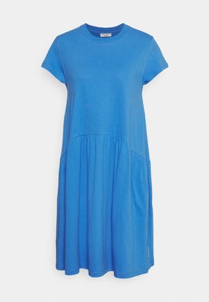 Vestito blu a maniche corte, lunghezza al ginocchio, con scollo rotondo e dettaglio gonna arricciata, mostrato su sfondo bianco.