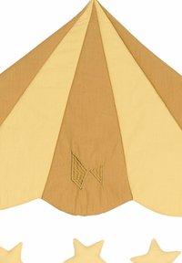 Rudos ir geltonos spalvos dryžuotas audinio skėtis su smailia viršūne, puoštas trikampio formos siuvinėjimu. Žemiau trys geltoni žvaigždžių akcentai.