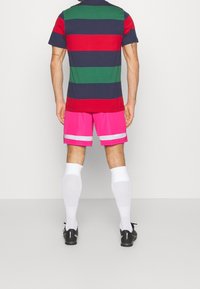 Nike Performance Urheilushortsit - pink