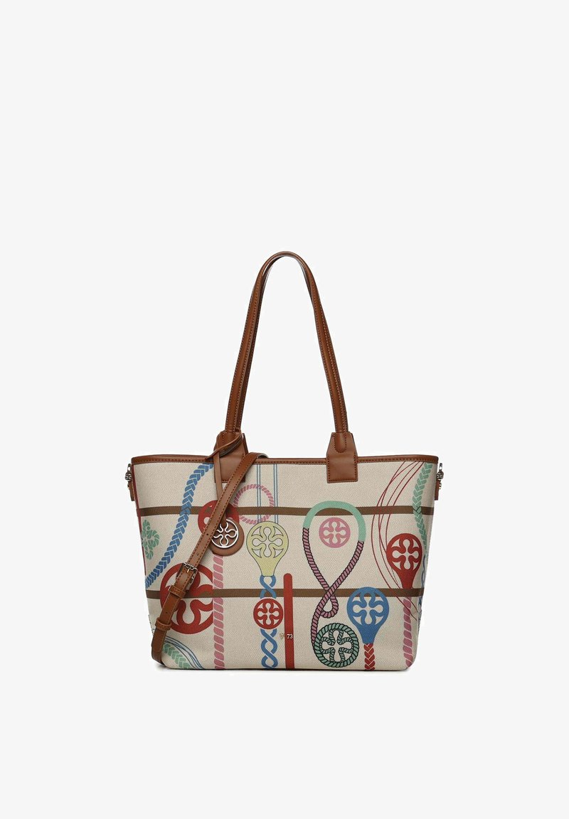 Bolso tote beige con asas de cuero marrón y diseños de cuerda multicolor y patrones circulares en el exterior de tela.