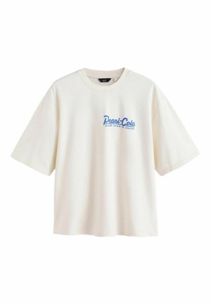 Biała koszulka z krótkim rękawem z niebieskim nadrukiem tekstu "Pepsi-Cola Diner Open 24 Hours" na lewej stronie klatki piersiowej.