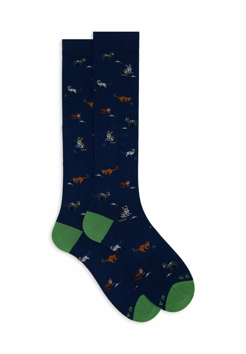 Calzini blu navy con un motivo di animali divertenti e dettagli verdi. Realizzati in un materiale morbido con sezioni del tallone e delle dita in contrasto testurizzato.