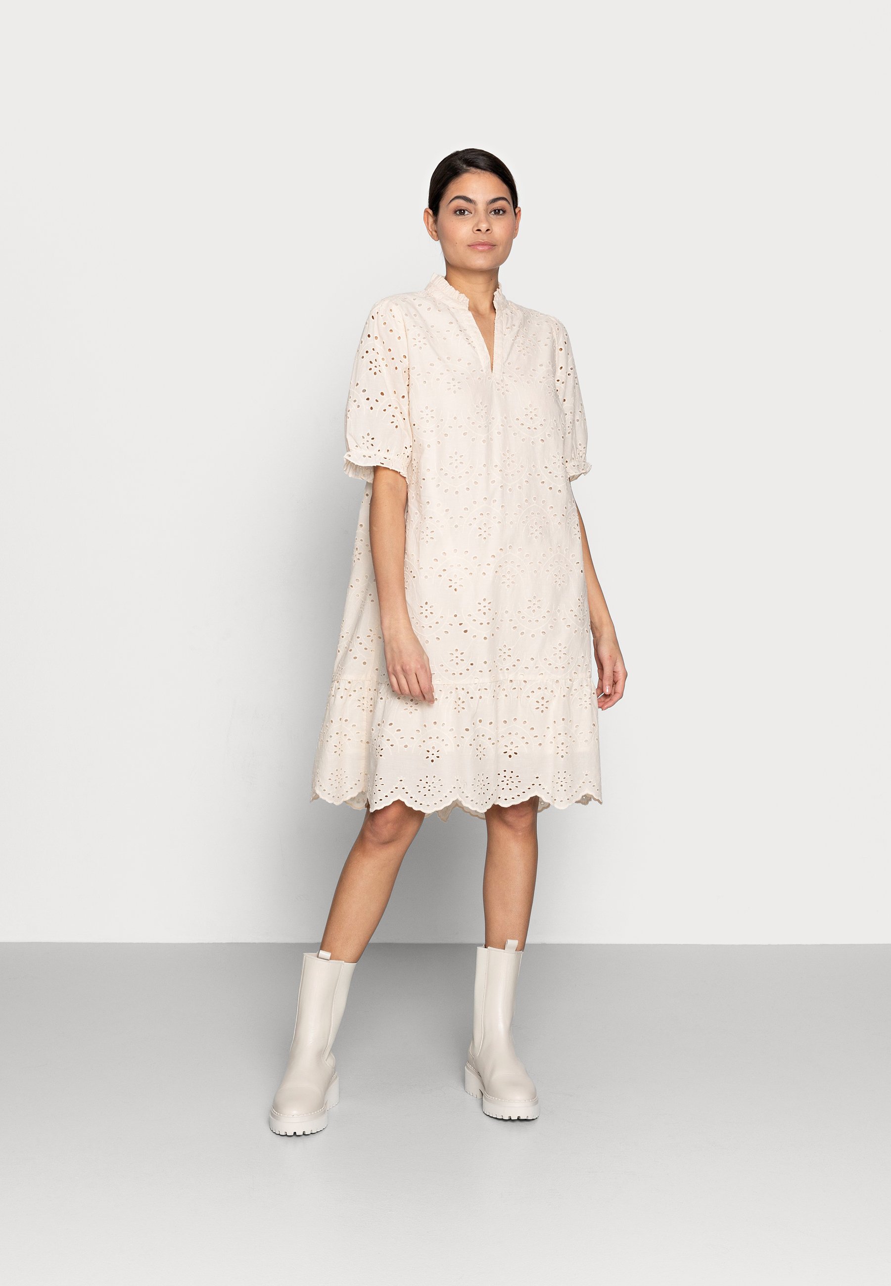 Saint Tropez GELEKSA DRESS - Freizeitkleid - creme/offwhite - Zalando.de