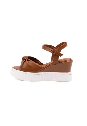 High heeled sandals - light brown