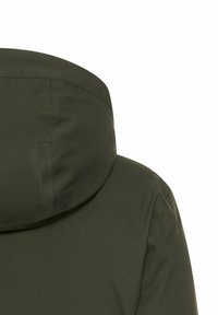 Olivegrüne Kapuzenjacke mit glatter, matter Textur. Verfügt über eine konturierte Kapuze und dezente Nähte an den Nähten.