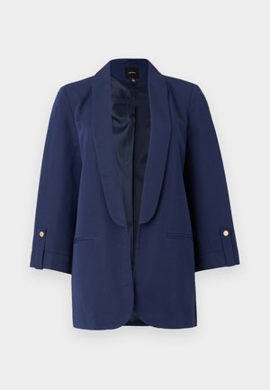 Sacou bleumarin cu rever din satin, mâneci trei sferturi, accente cu nasturi aurii și buzunare laterale. Textură netedă și croială ajustată.